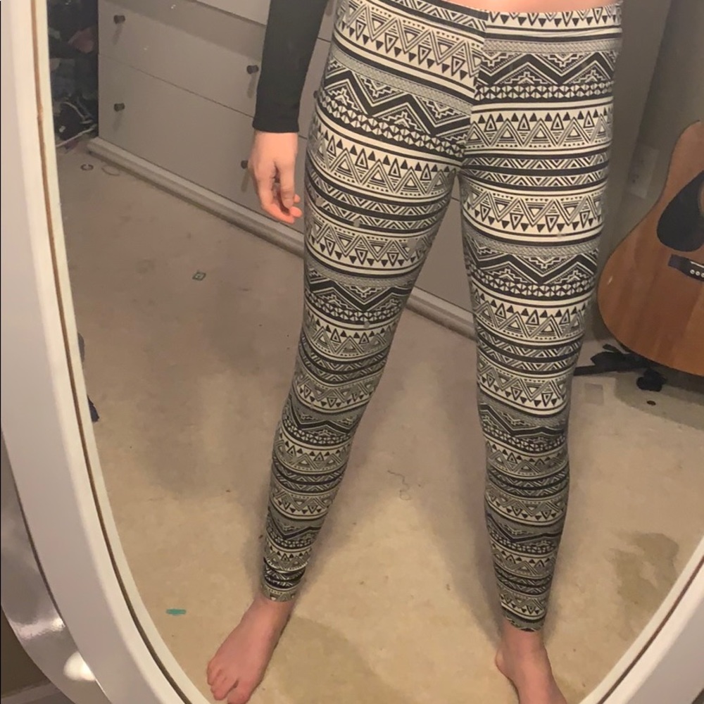 black and white patterned leggings